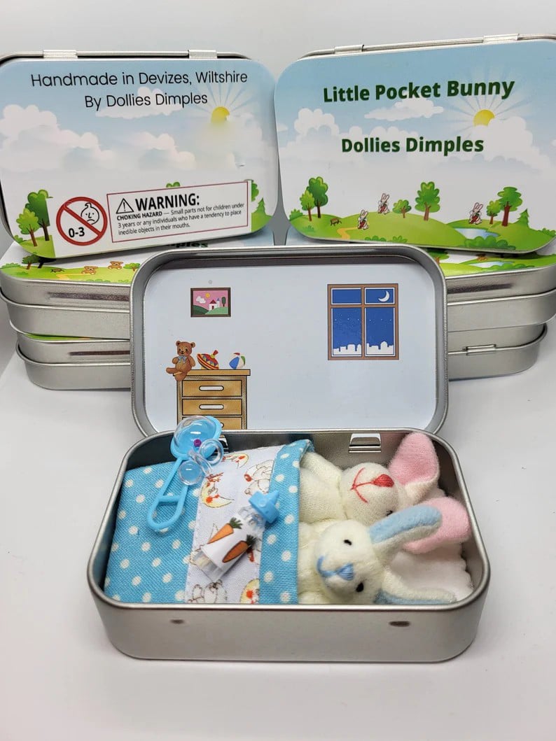 💎 50% OFF! 💎 Bunny Mummy & Baby Plush Pocket Tin – Handmade Easter Collectible with Cozy Blanket (Pink/Blue Ears) 🐇🎁